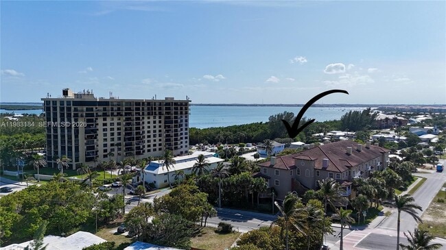 Building Photo - 742 Granada St