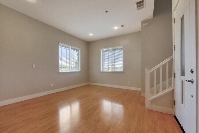 Building Photo - 3732 Feather Ln