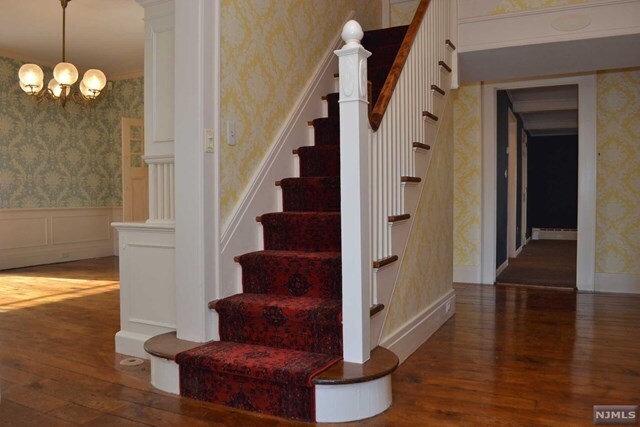 Building Photo - 577 W Saddle River Rd