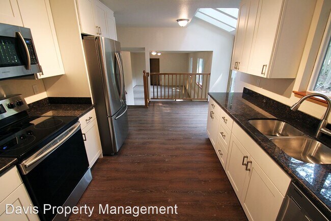 Building Photo - 4 br, 3 bath House - 10413 NE 124th ST