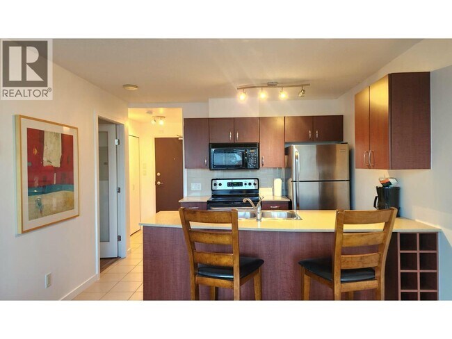 Building Photo - 610 Granville St