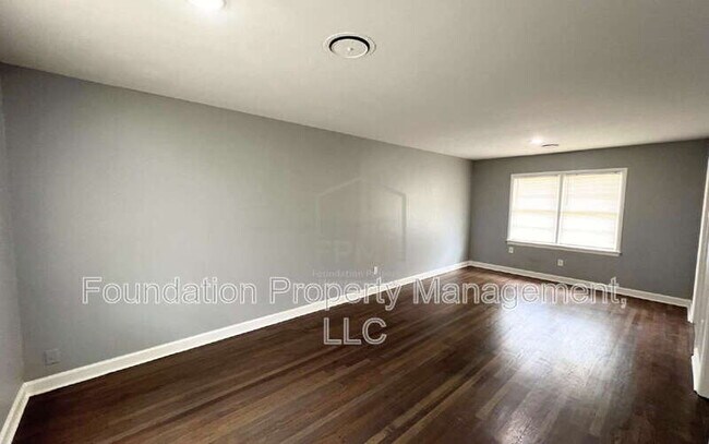 Building Photo - 1704 S Perkins Rd