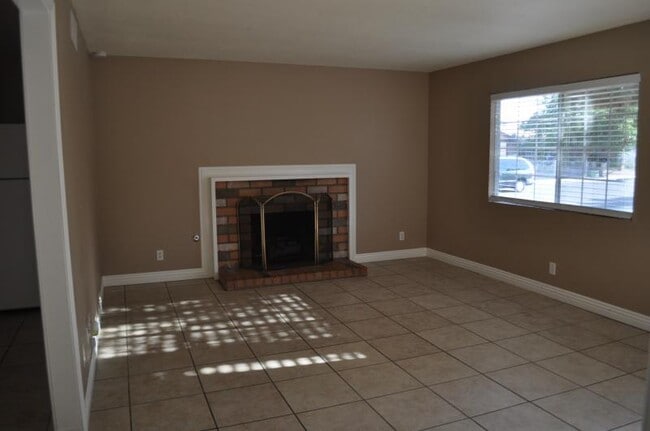 Building Photo - 401 Calaveras Ct