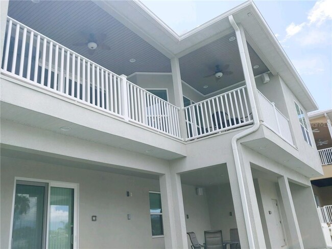 Building Photo - 327 Manatee Ln