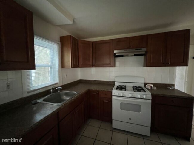 Building Photo - 5 br, 1 bath House - 329 Myrtle Ave