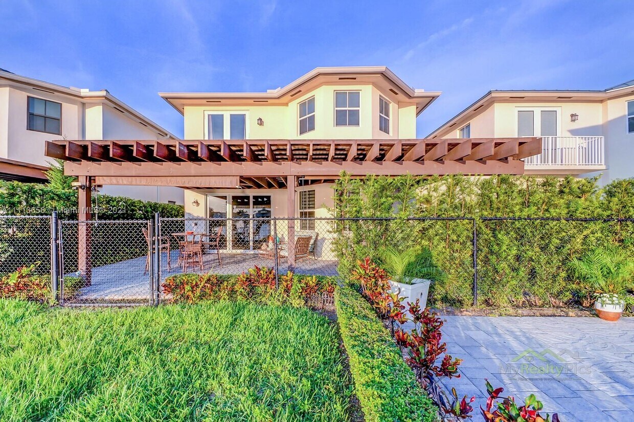 Primary Photo - 6960 NW 104th Ct