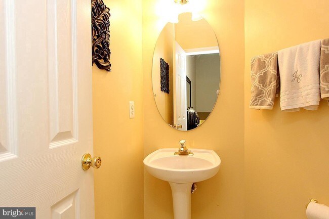 Foto del edificio - 405 Clayton Ln