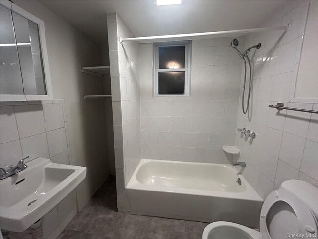 Foto del edificio - 144 Waverly St