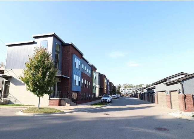 Building Photo - 1250 Diamond Ct