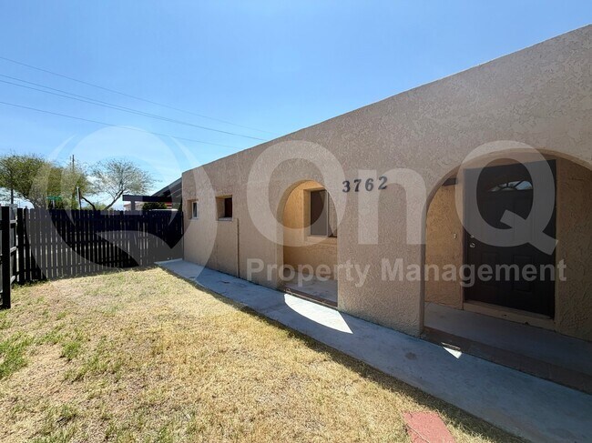 Foto del edificio - 3762 E 22nd St