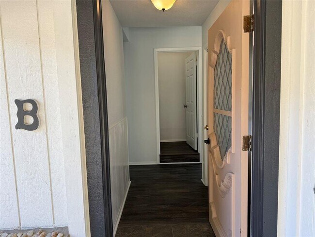 Building Photo - 3205 MacArthur Ave