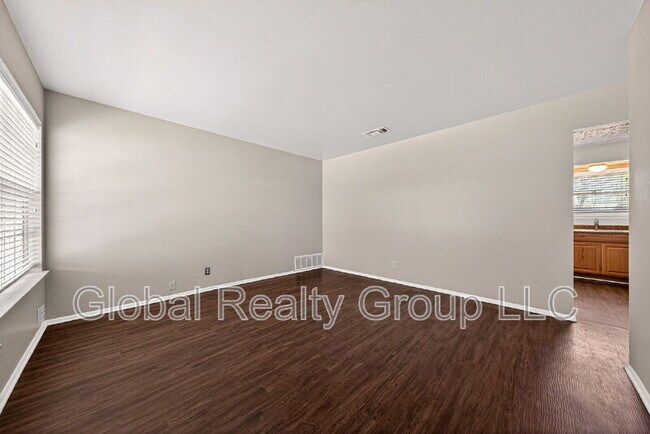 Building Photo - 4862 Castle Arms Dr