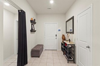 Building Photo - 1013 Emerald Dr