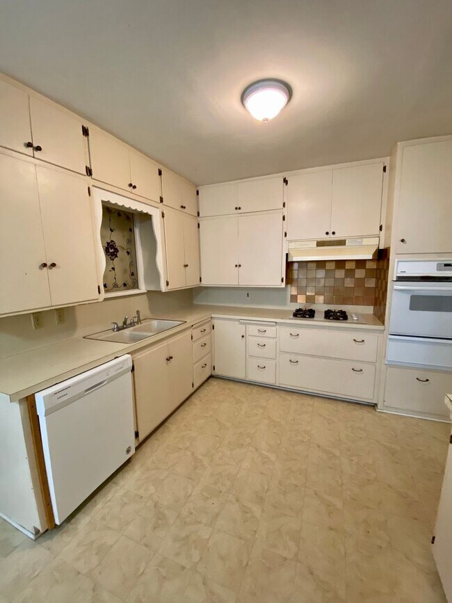 Building Photo - 2308 38th St