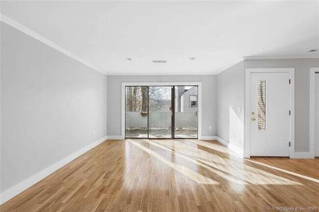 Building Photo - 5 Apricot Ln