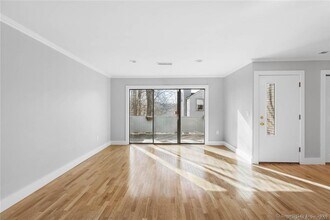 Building Photo - 5 Apricot Ln