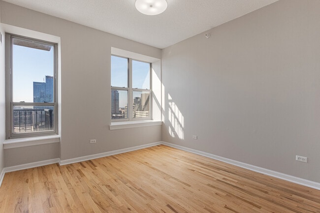 Bedroom - 1717 S Prairie Ave