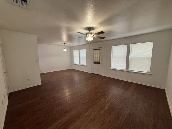 Foto del edificio - 1002-1002 Sagewood Trail