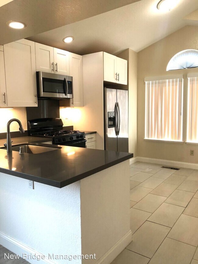 Foto del edificio - 3 br, 2 bath House - 591 Gonzalez Street