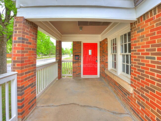 Photo - 2112 N Drexel Blvd House