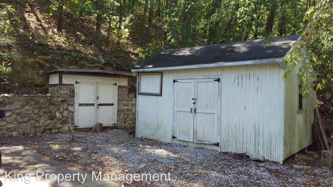 Building Photo - 77 Sunset Dr