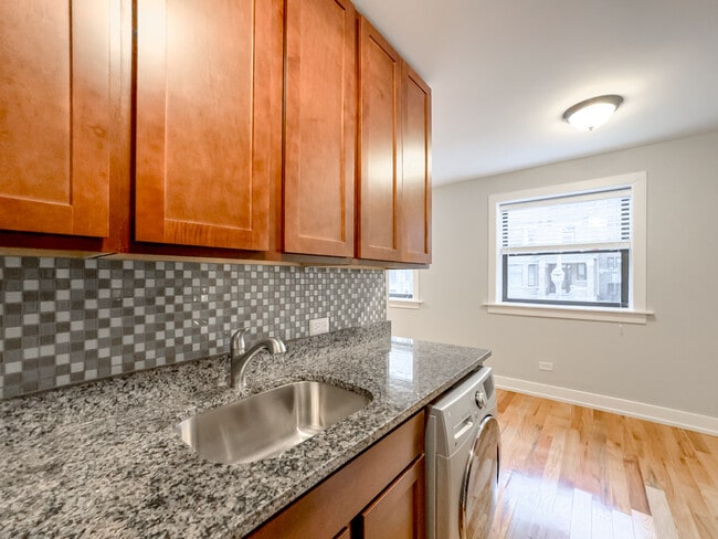 Building Photo - 510 W Briar