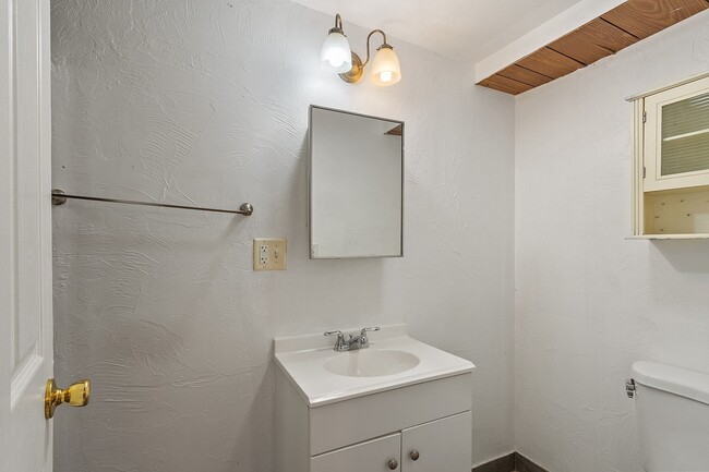 Building Photo - 40 Aetna St