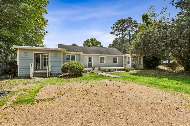 Building Photo - Water Views, Hampton, 3 bed 2.5 bath Ready Now!