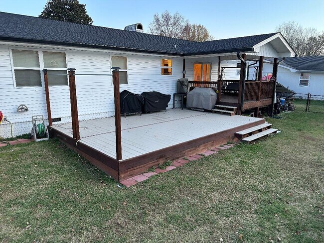 Terraza trasera y porche - 4737 E Circle Dr NW