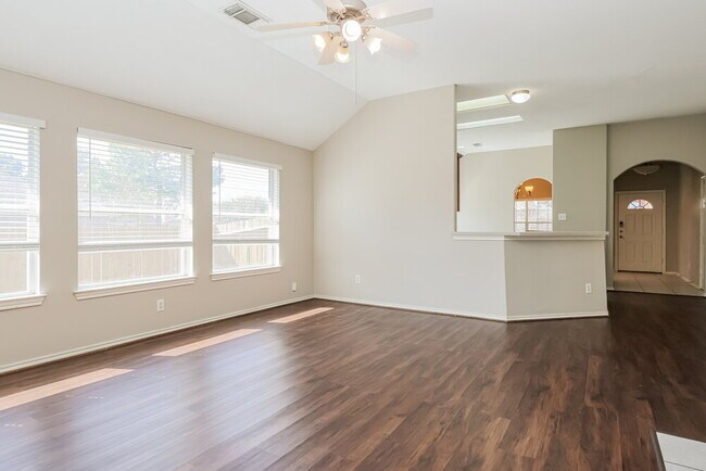 Foto del edificio - 6402 Bright Falls Ln