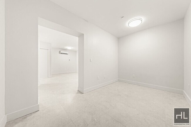 Foto del edificio - BRUCKNER BOULEVARD