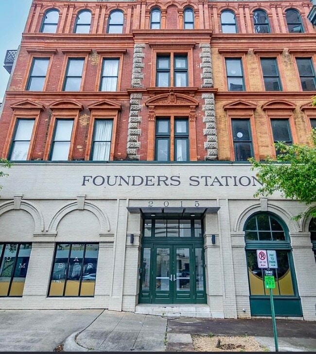 Building Photo - 2015 1st Ave N