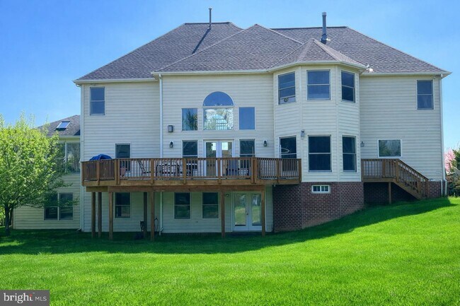 Foto del edificio - 13031-13012 12 Hills Rd