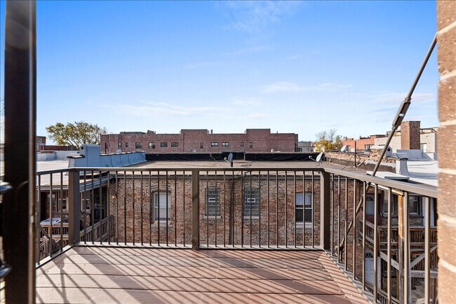 Foto del edificio - 3122 N Broadway