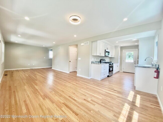 Foto del edificio - 1302 Maple Ave