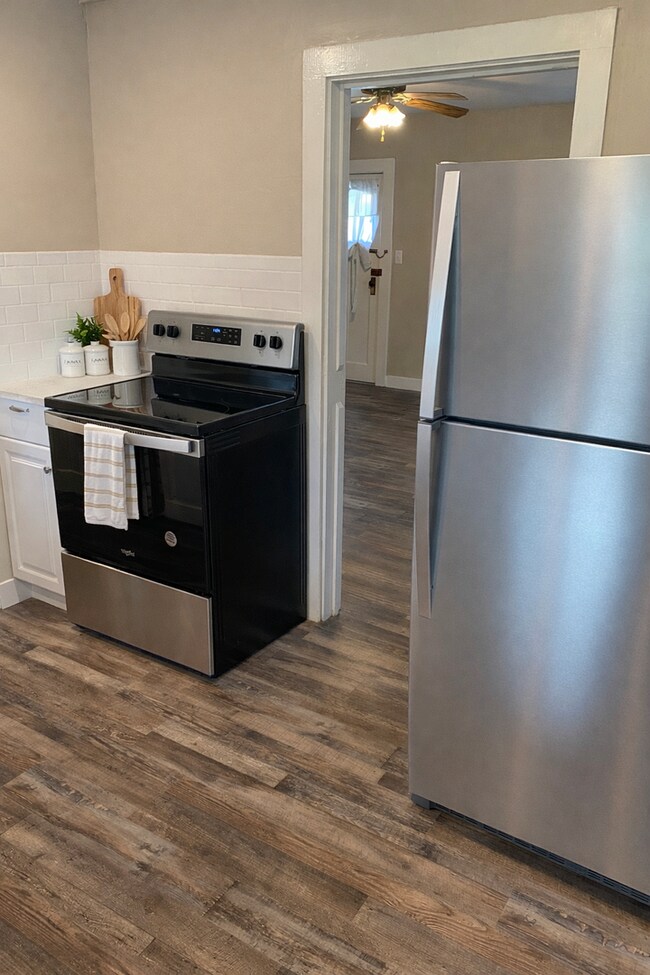 Foto del edificio - Gem Located In Central Selah; Spacious 2-Bedroom Retreat with Private Yard & Lots Of Storage!