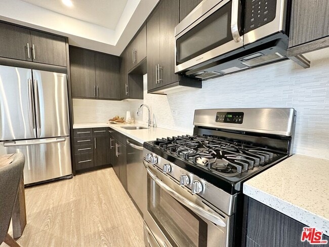 Foto del edificio - 11405 Chandler Blvd