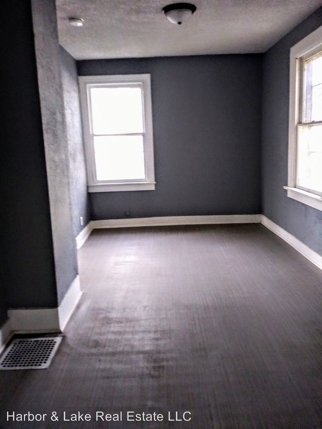 Building Photo - 305 F St
