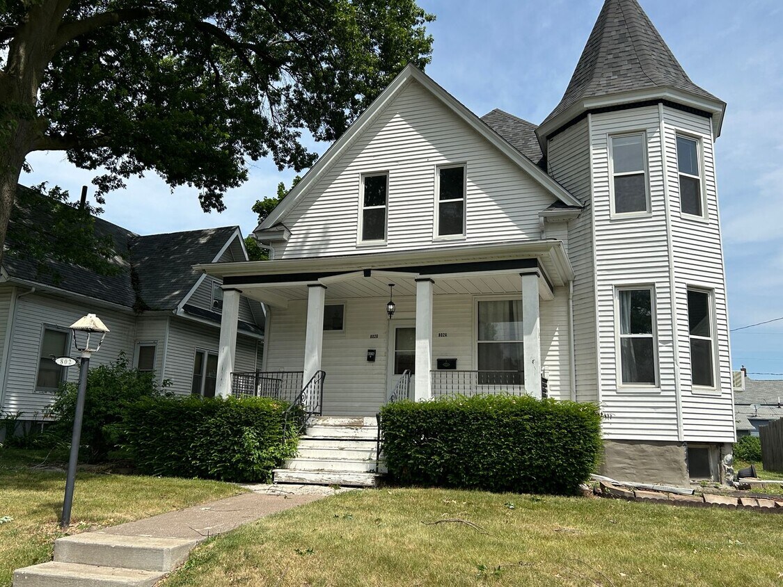 Primary Photo - 802 Grand CT Lease Only