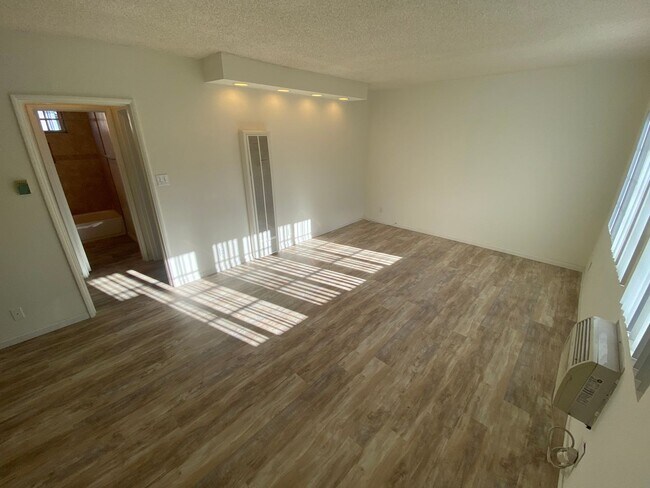 Foto del edificio - 3729 Clarington Ave
