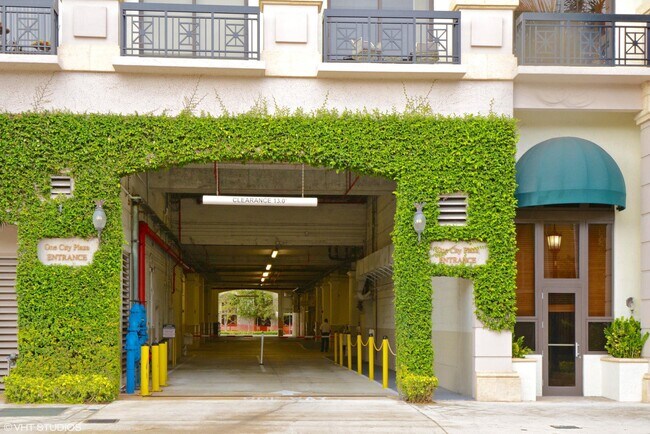 Building Photo - 801 S Olive Ave