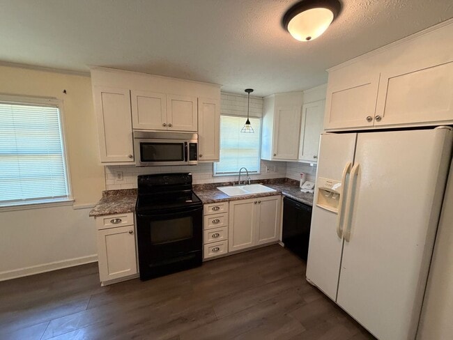 Building Photo - 3 Bed, 1.5 Bath Home Available in Greer