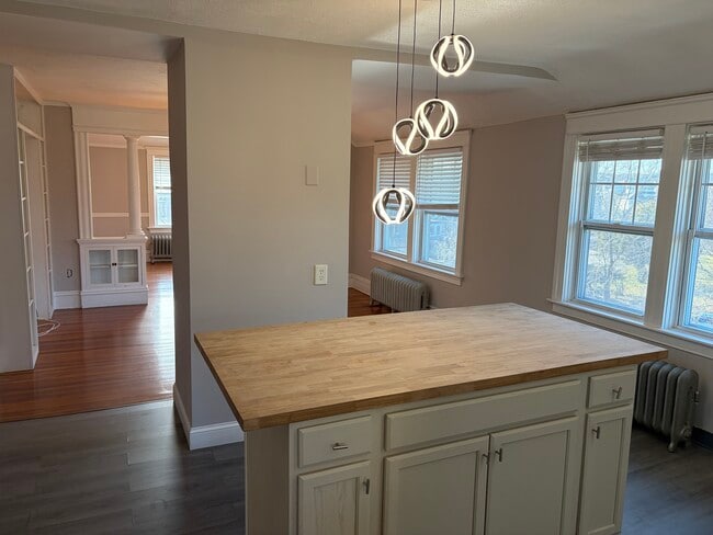 Building Photo - 162 Elm St
