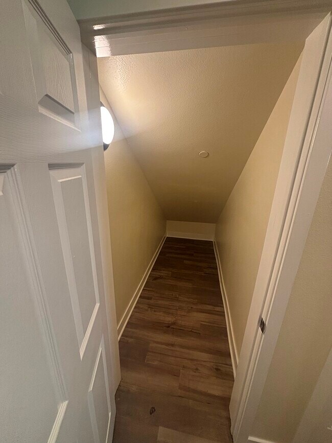 Foto del edificio - 630 1/2 W 79th St