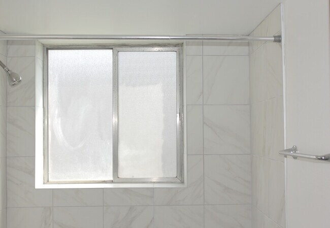 Foto del edificio - 445 Burcke Dr