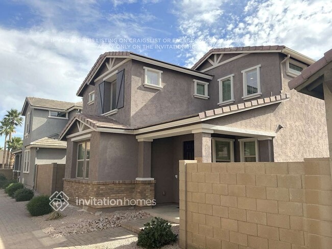 Building Photo - 225 N Sandal