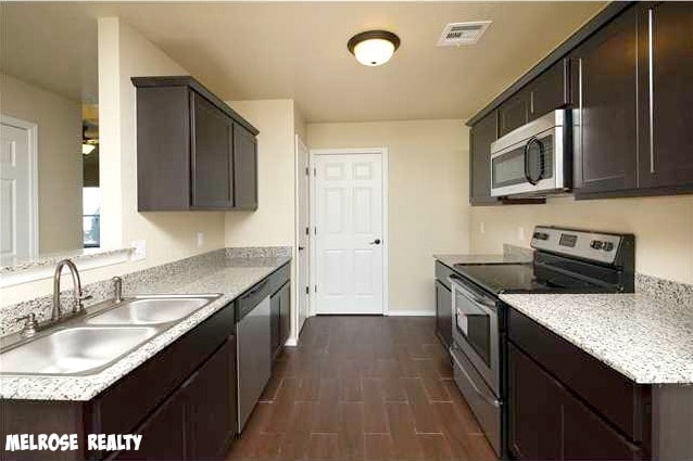 Building Photo - Clean, Cute, Cozy Home in Concorde Addition!