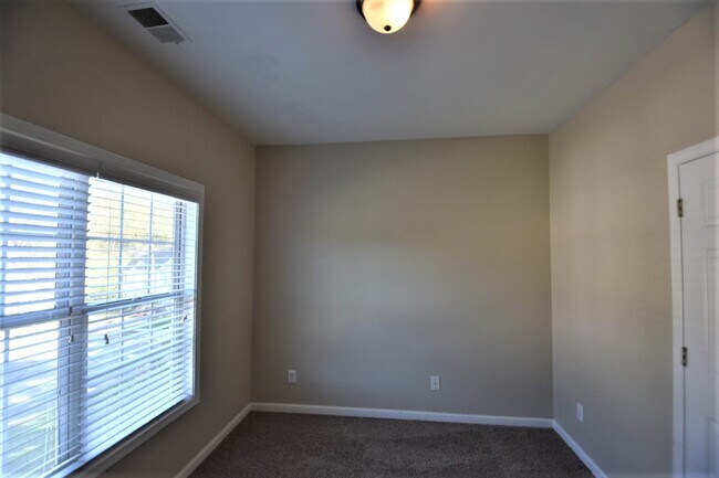 Foto del edificio - 3670 McGuire Close NW