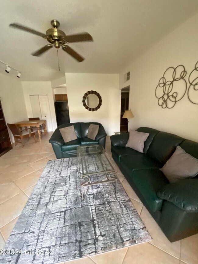 Foto del edificio - 5500 N Valley View Rd