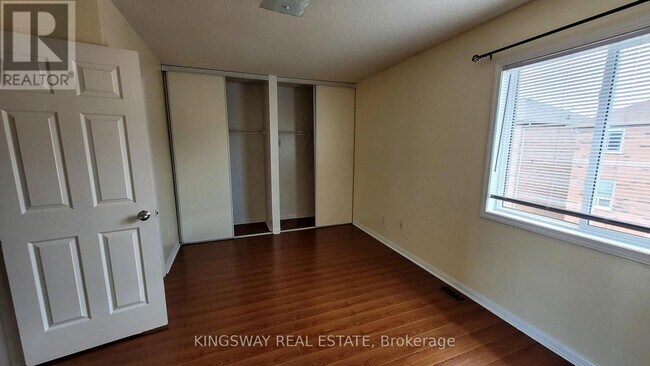 Building Photo - 2 Clay Brick Ct